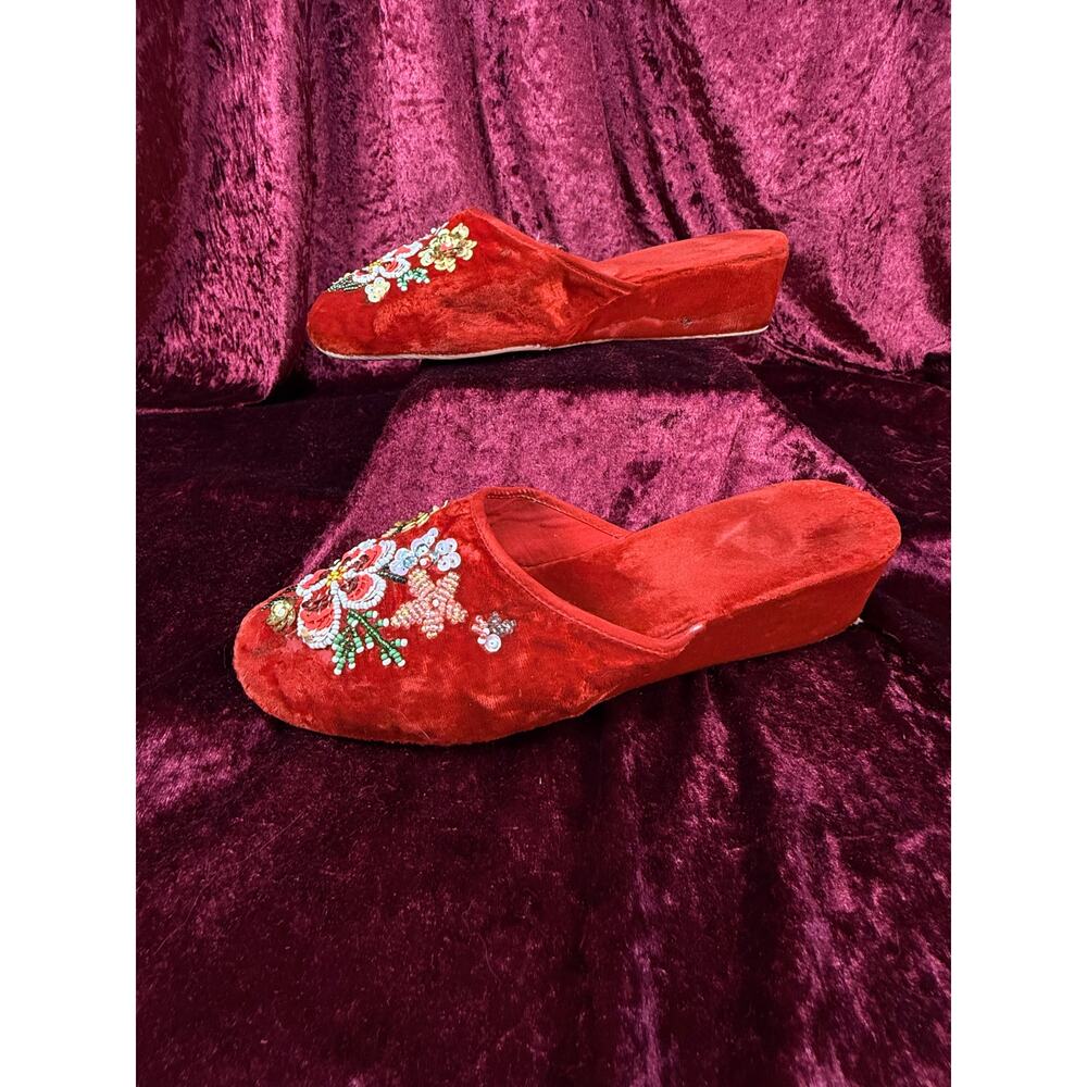 VTG Shoes 1950s Red Velvet Wedge Slippers Sequined Floral Bouquet Size 6.5 / 7 - Picture 4 of 8